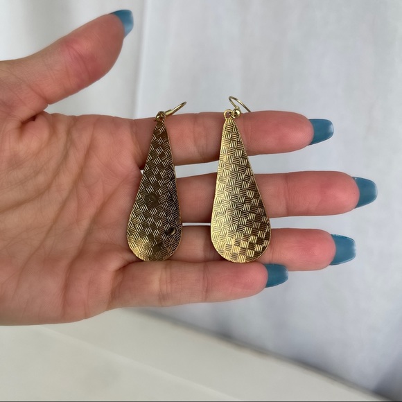 🚫SOLD🚫 VTG 80’s Pastel & Gold Cloisonné Enamel Earrings ✨ Tear Drop Fish and - Picture 13 of 15